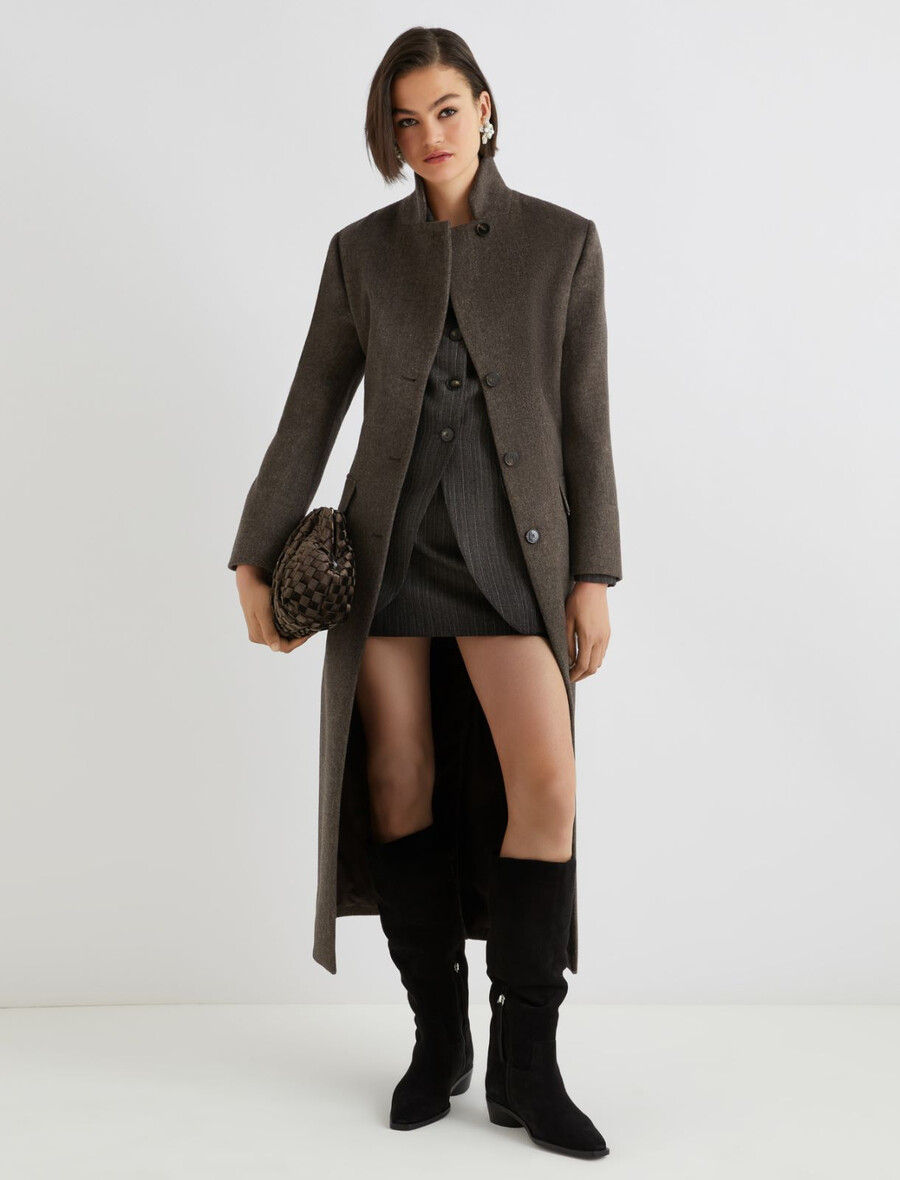 schmal geschnittener dreiknopf-blazer – braun