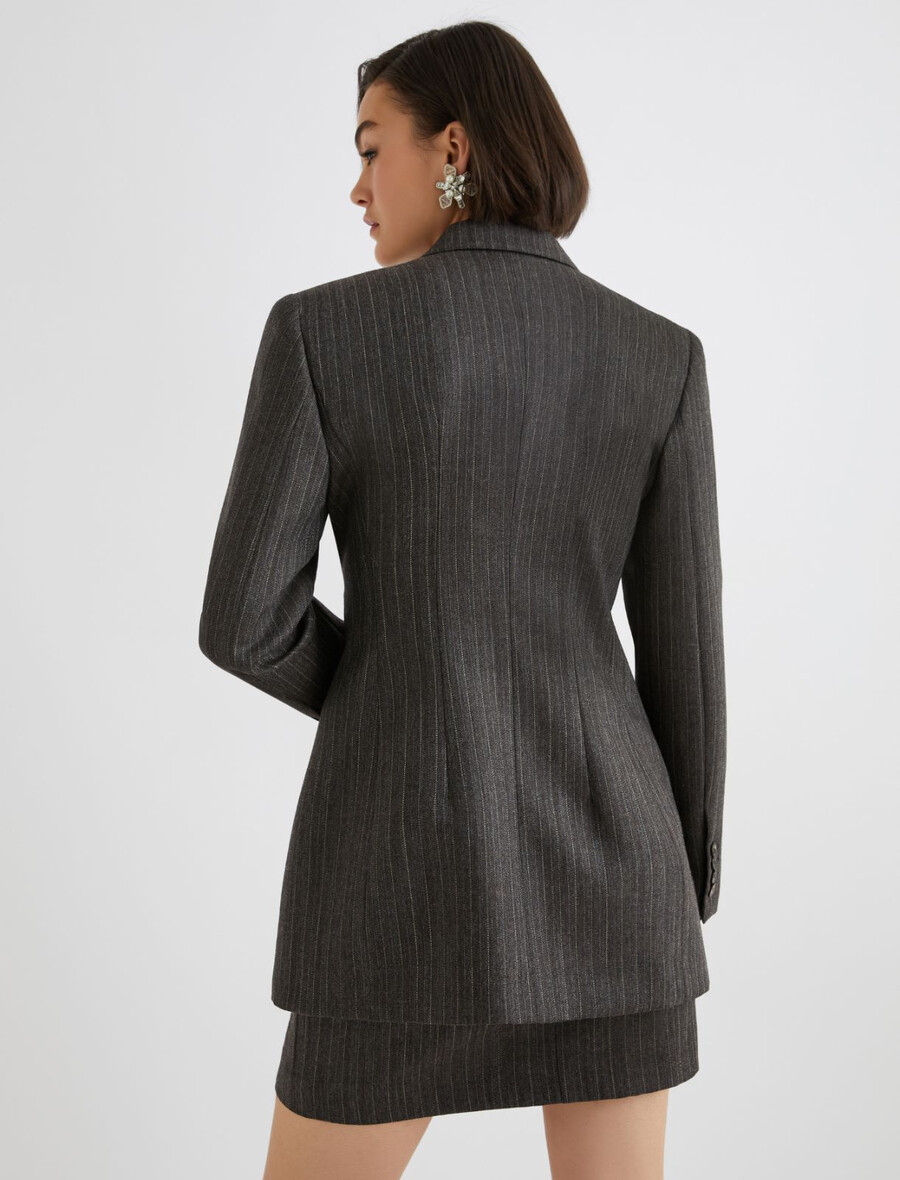 schmal geschnittener dreiknopf-blazer – braun