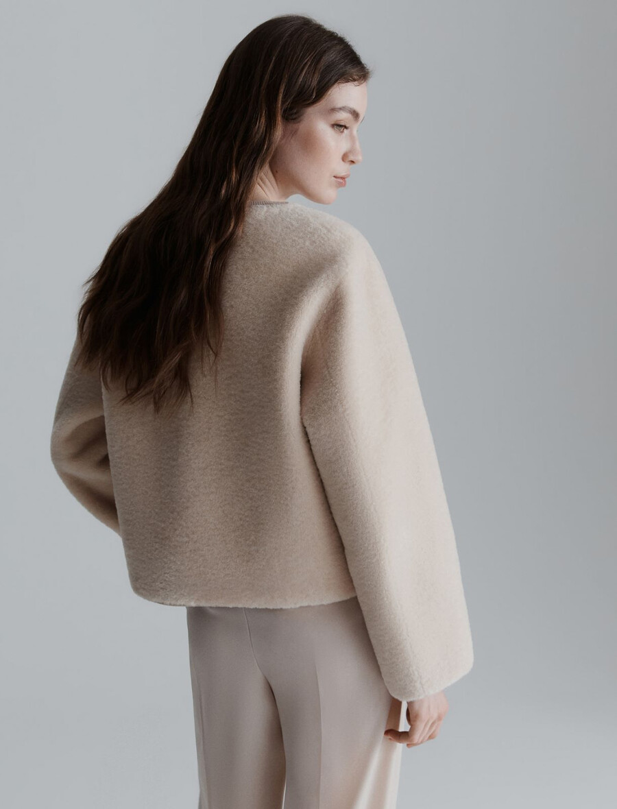 kurze jacke mit schaldetail – creme
