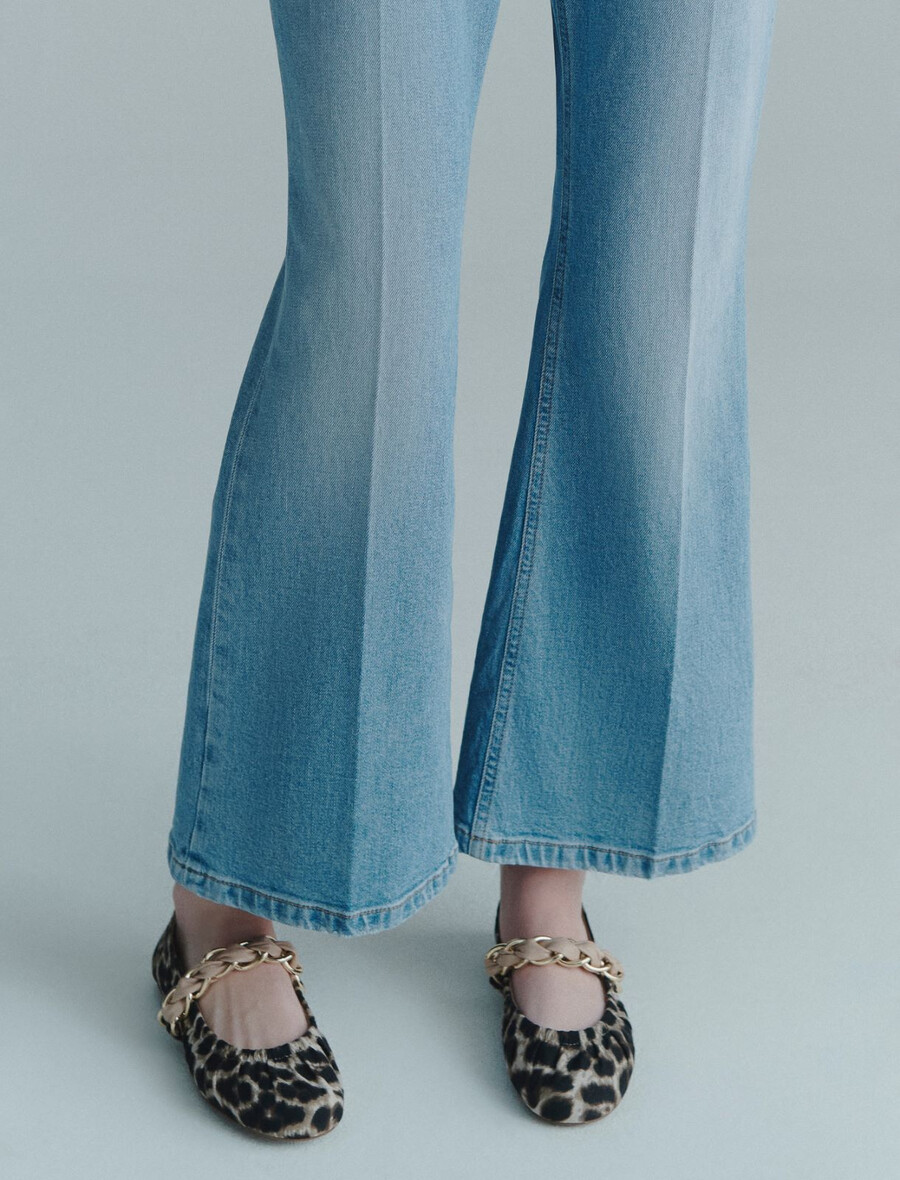 ausgestellte verkürzte jeans – hellblau