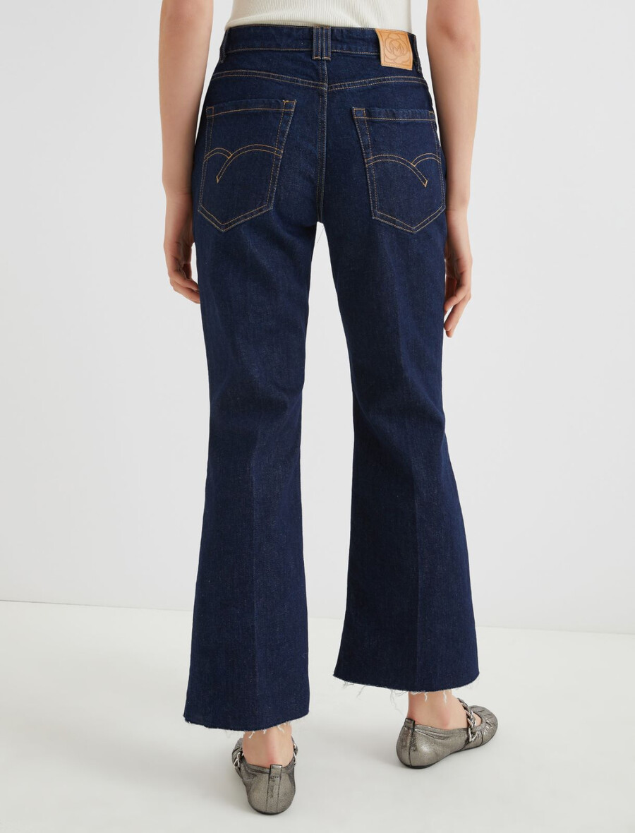 ausgestellte verkürzte jeans – mitternachtsblau