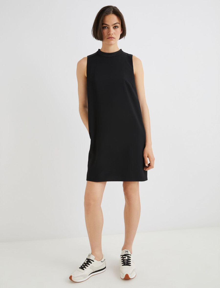 Ärmelloses kleid aus crêpe-envers-satin – schwarz