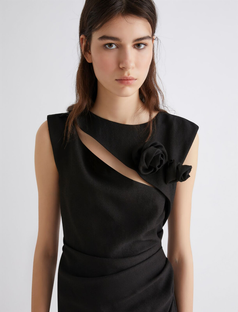 figurbetontes zobelkleid – schwarz
