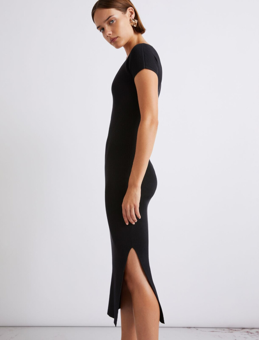 wadenlanges kleid aus viskose-strick – schwarz