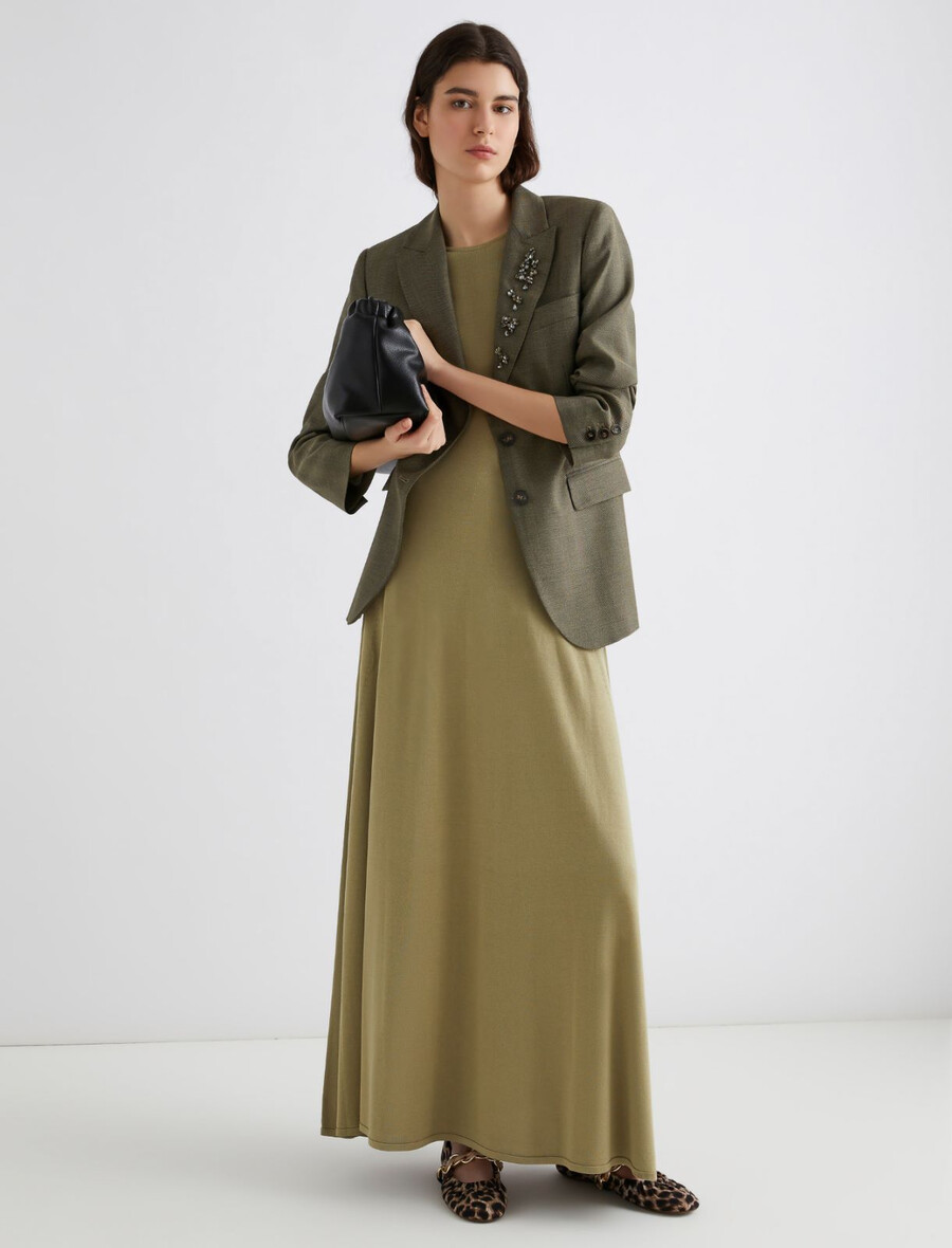 wadenlanges viskosekleid – sage
