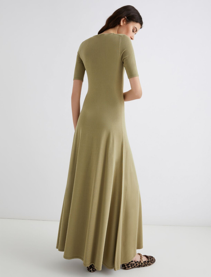 wadenlanges viskosekleid – sage