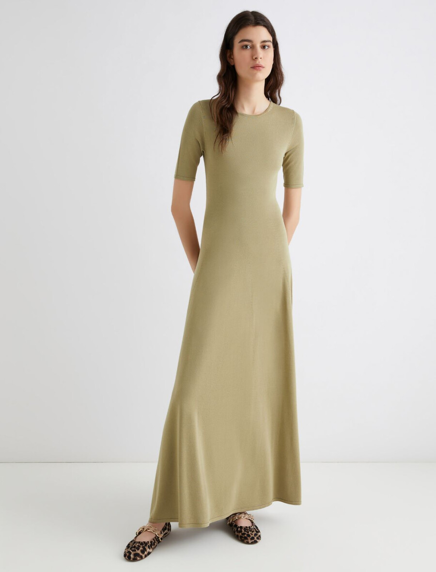 wadenlanges viskosekleid – sage