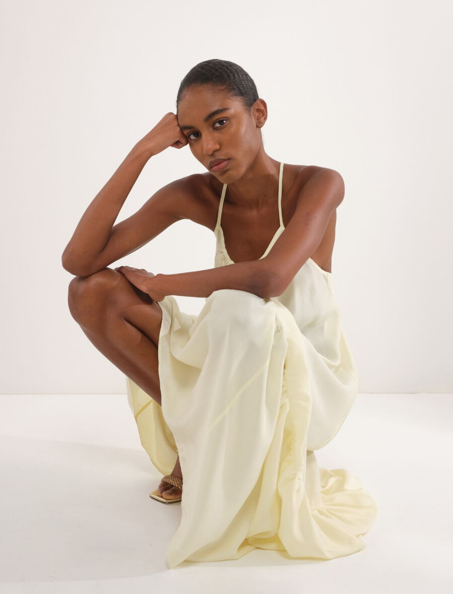 langes habotai-kleid aus seide – creme