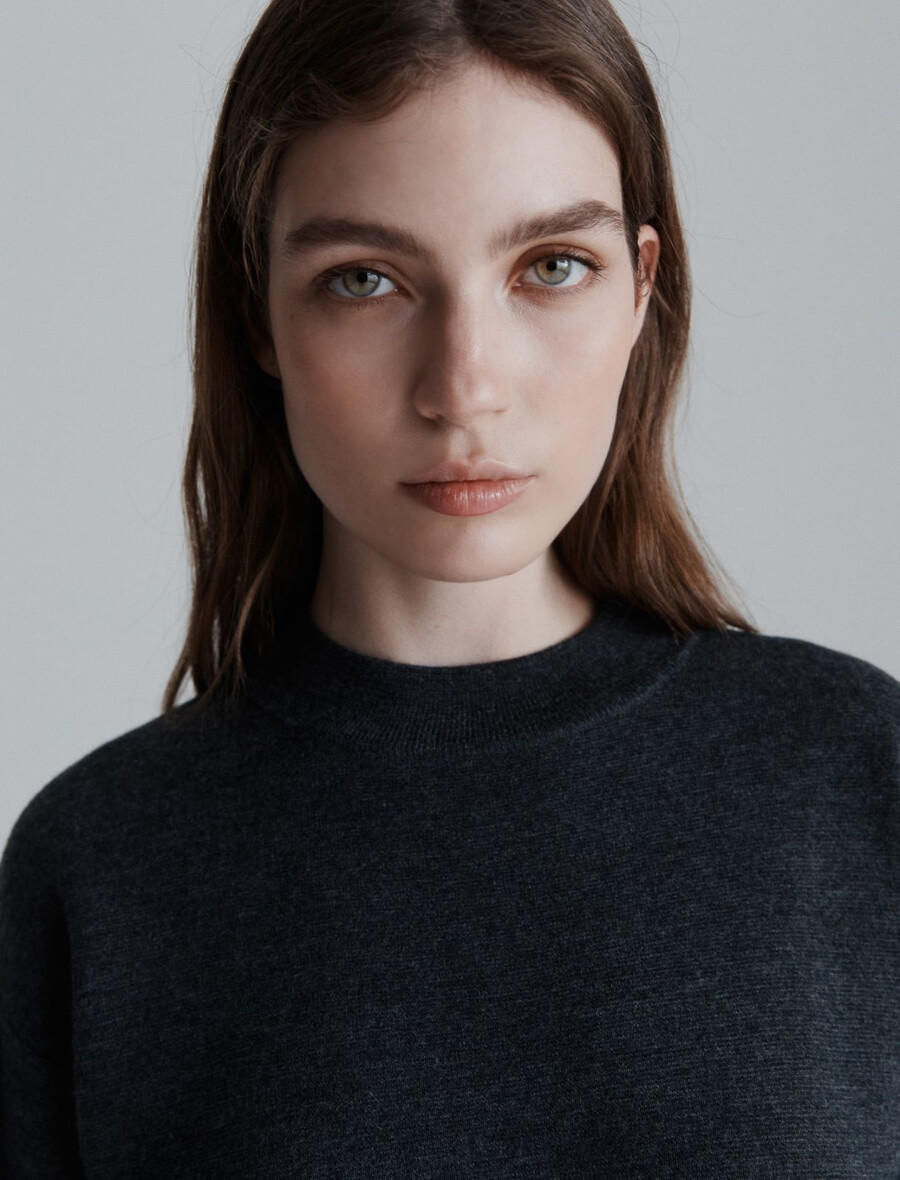 pullover aus reiner wolle – dunkelgrau