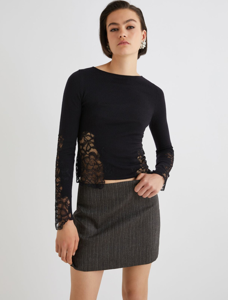eng anliegender pullover mit spitzenbesatz – schwarz