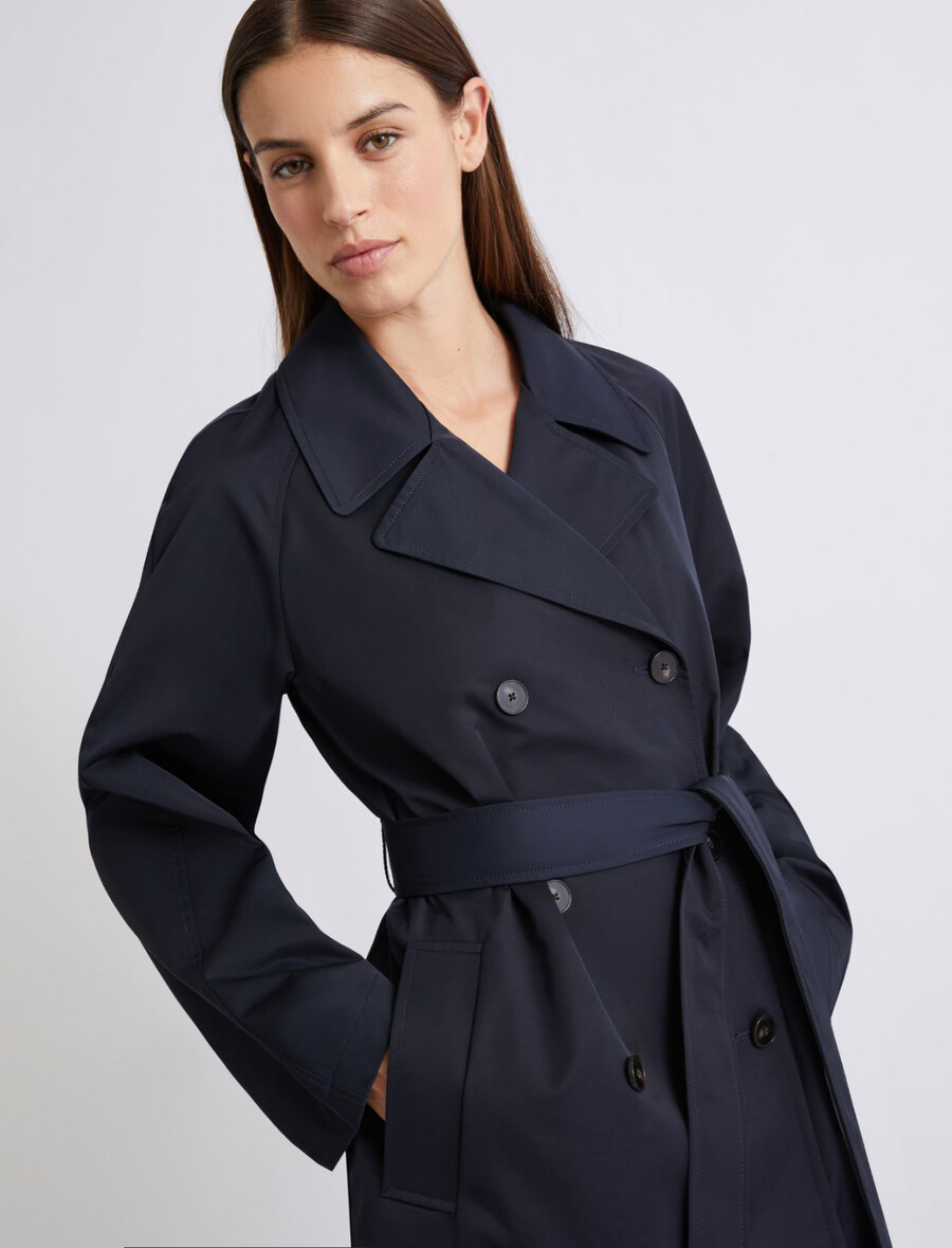technischer trenchcoat aus baumwolle – marineblau