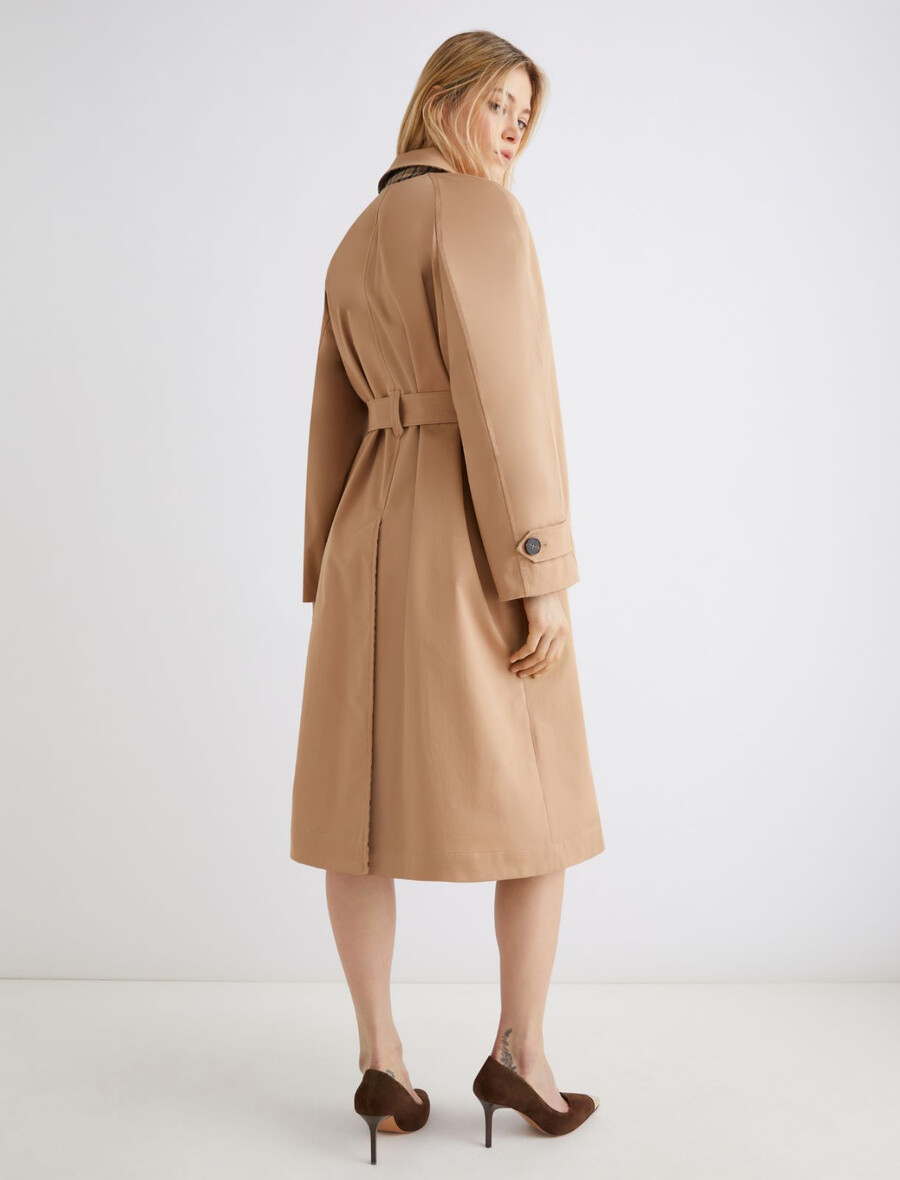 trenchcoat aus stretch-gabardine - kamel
