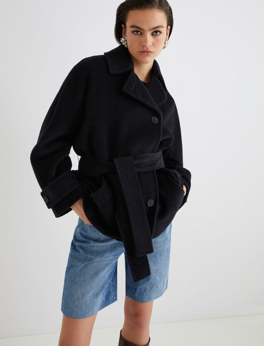schwere jacke aus reiner wolle mit gürtel – marineblau