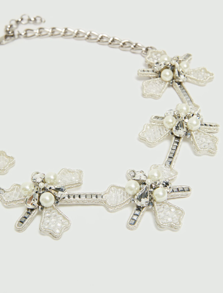 halskette mit blumen und perlen - silber