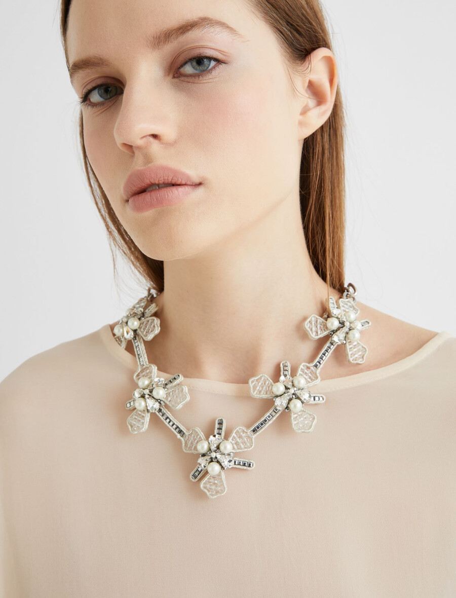 halskette mit blumen und perlen - silber