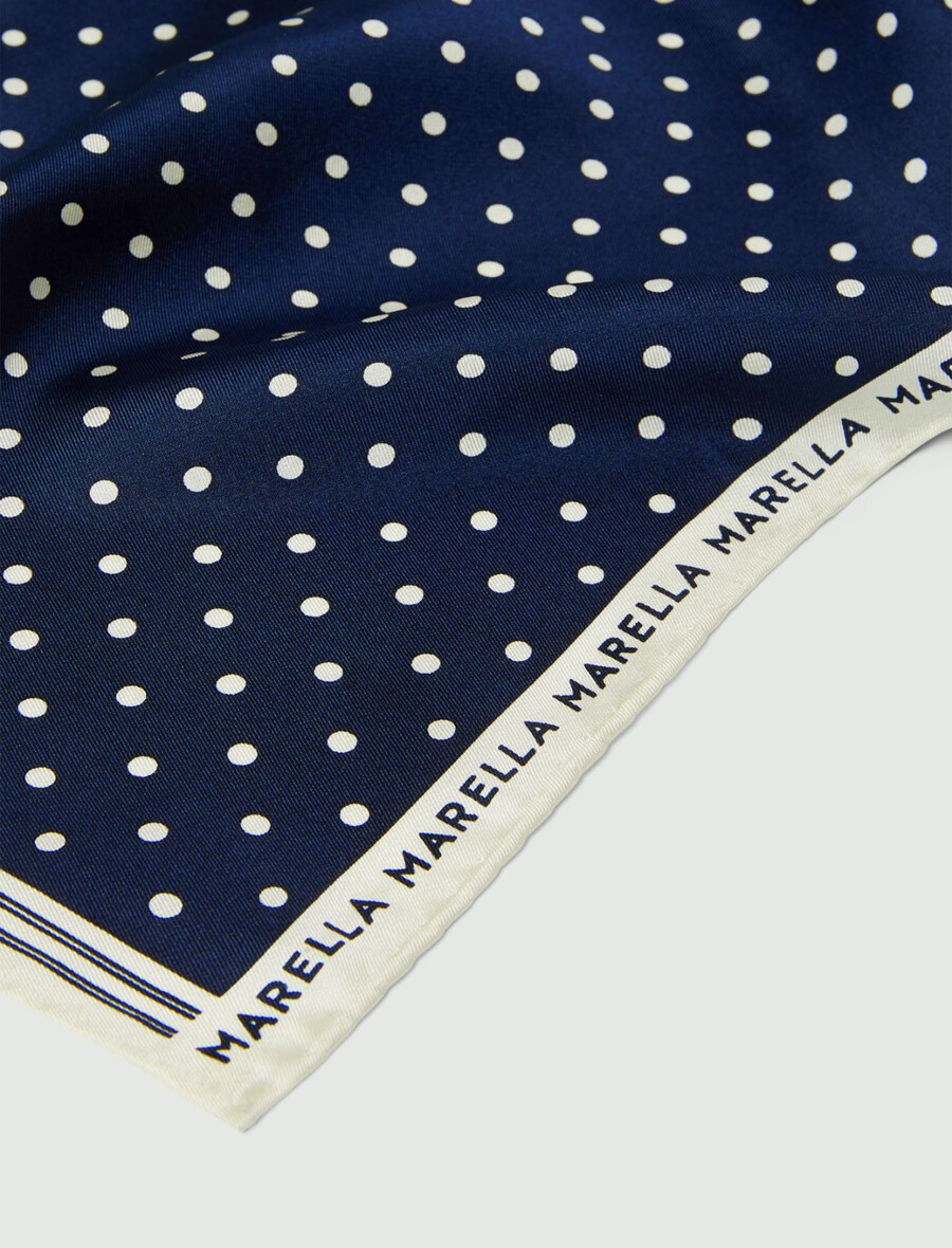 seidenschal mit polka-dots – kornblumenblau