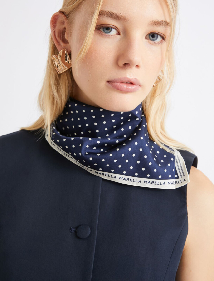 seidenschal mit polka-dots – kornblumenblau