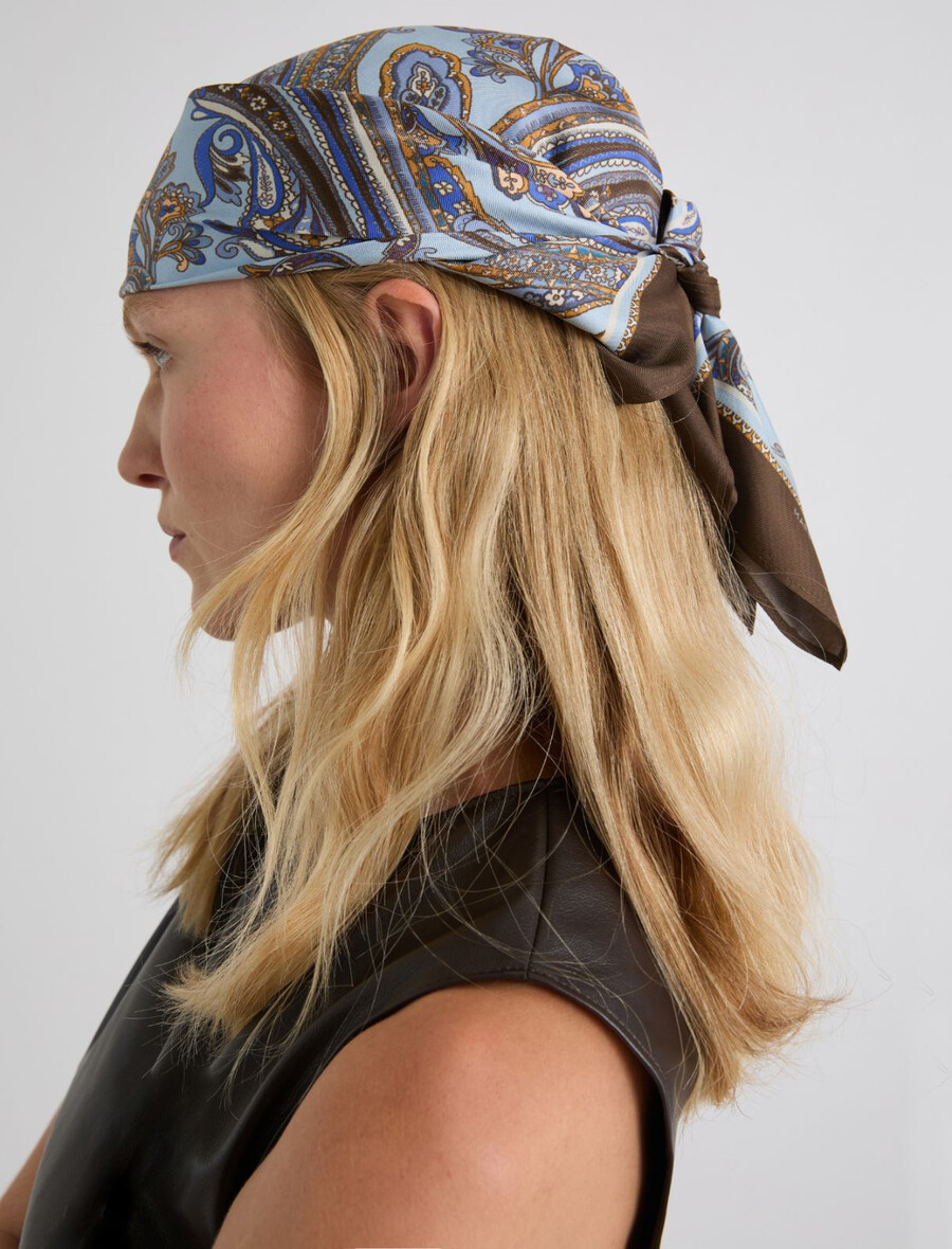 seidenschal mit paisleymuster – hellblau