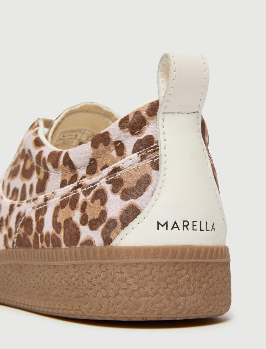 sneaker aus ponyhaar mit tiermuster – beige-schatten