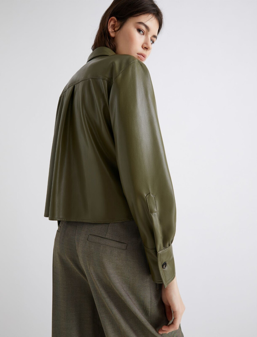 kurzärmeliges jersey-shirt mit beschichtung – oliv