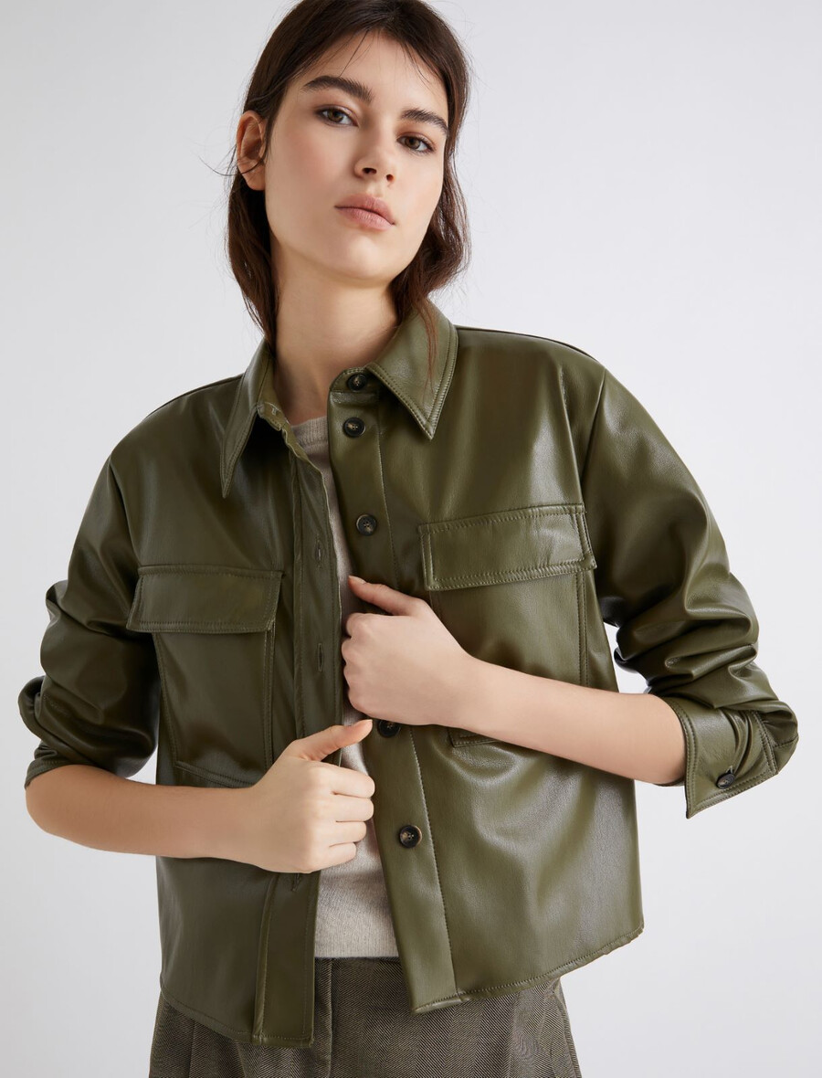 kurzärmeliges jersey-shirt mit beschichtung – oliv