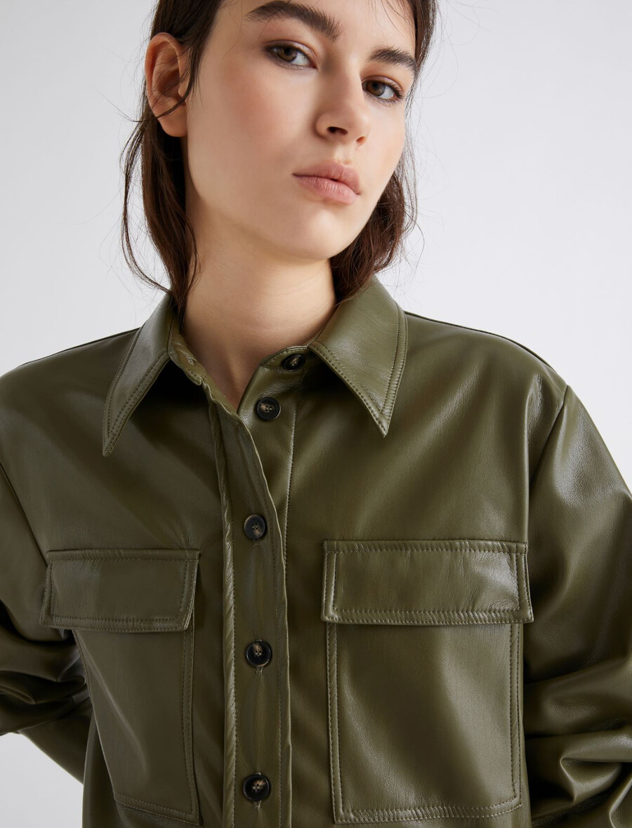 kurzärmeliges jersey-shirt mit beschichtung – oliv