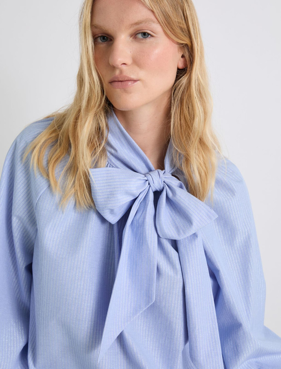 bluse mit schärpen-detail – hellblau