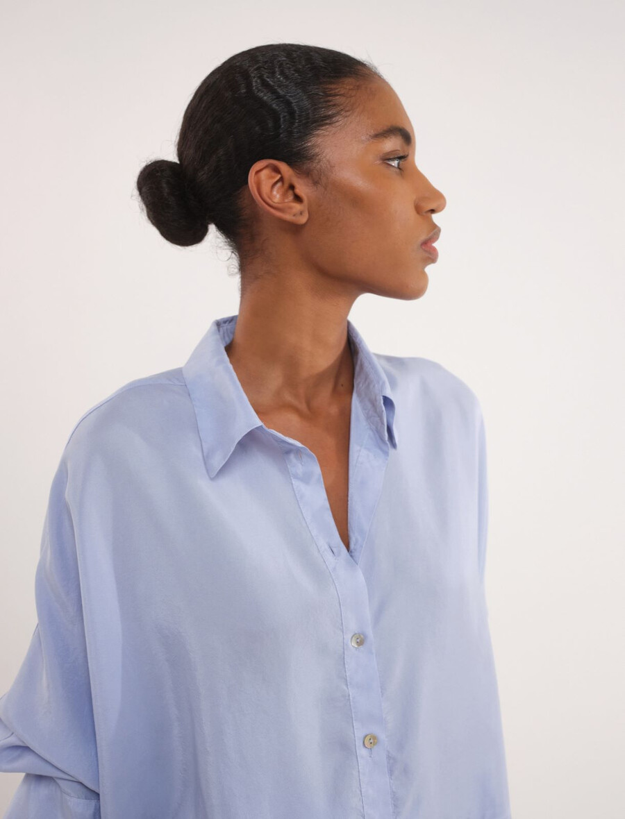 oversize-seidenhemd von habotai – hellblau