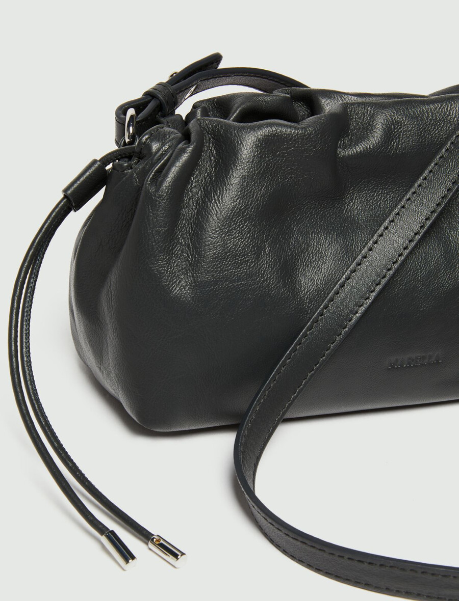 unstrukturierte tasche aus nappaleder – dunkelgrau