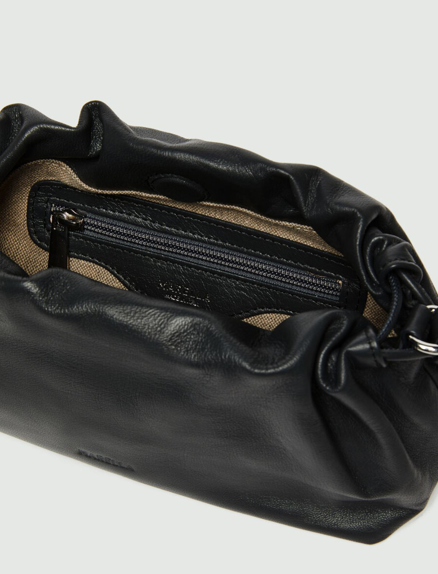 unstrukturierte tasche aus nappaleder – dunkelgrau