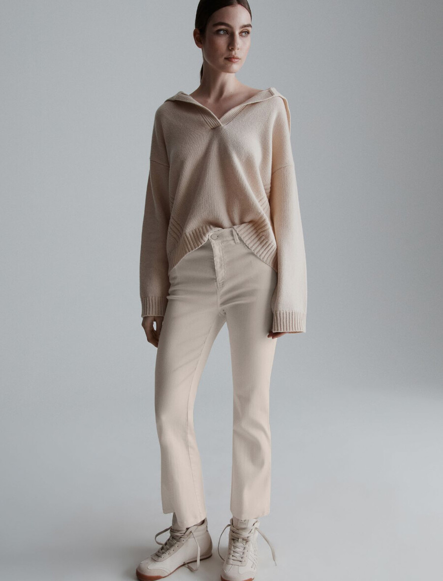 ausgestellte verkürzte jeans – creme