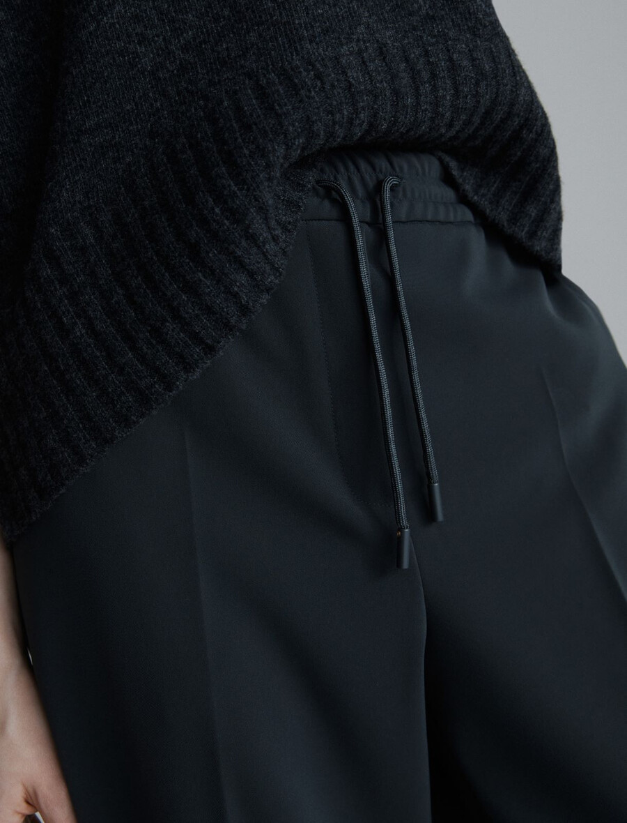 jogginghose aus stretch-twill – dunkelgrau