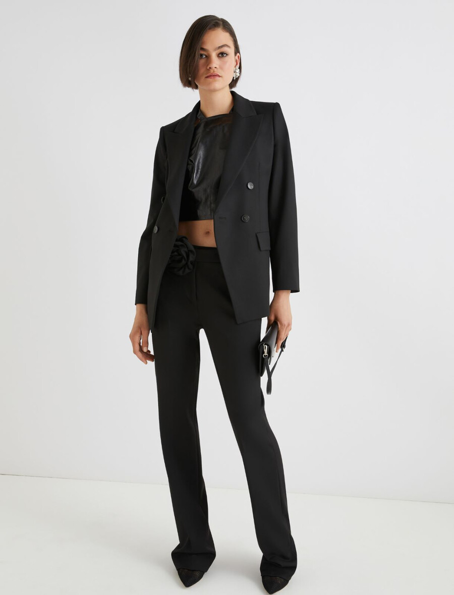 ausgestellte hose mit blumenverziertem gürtel – schwarz